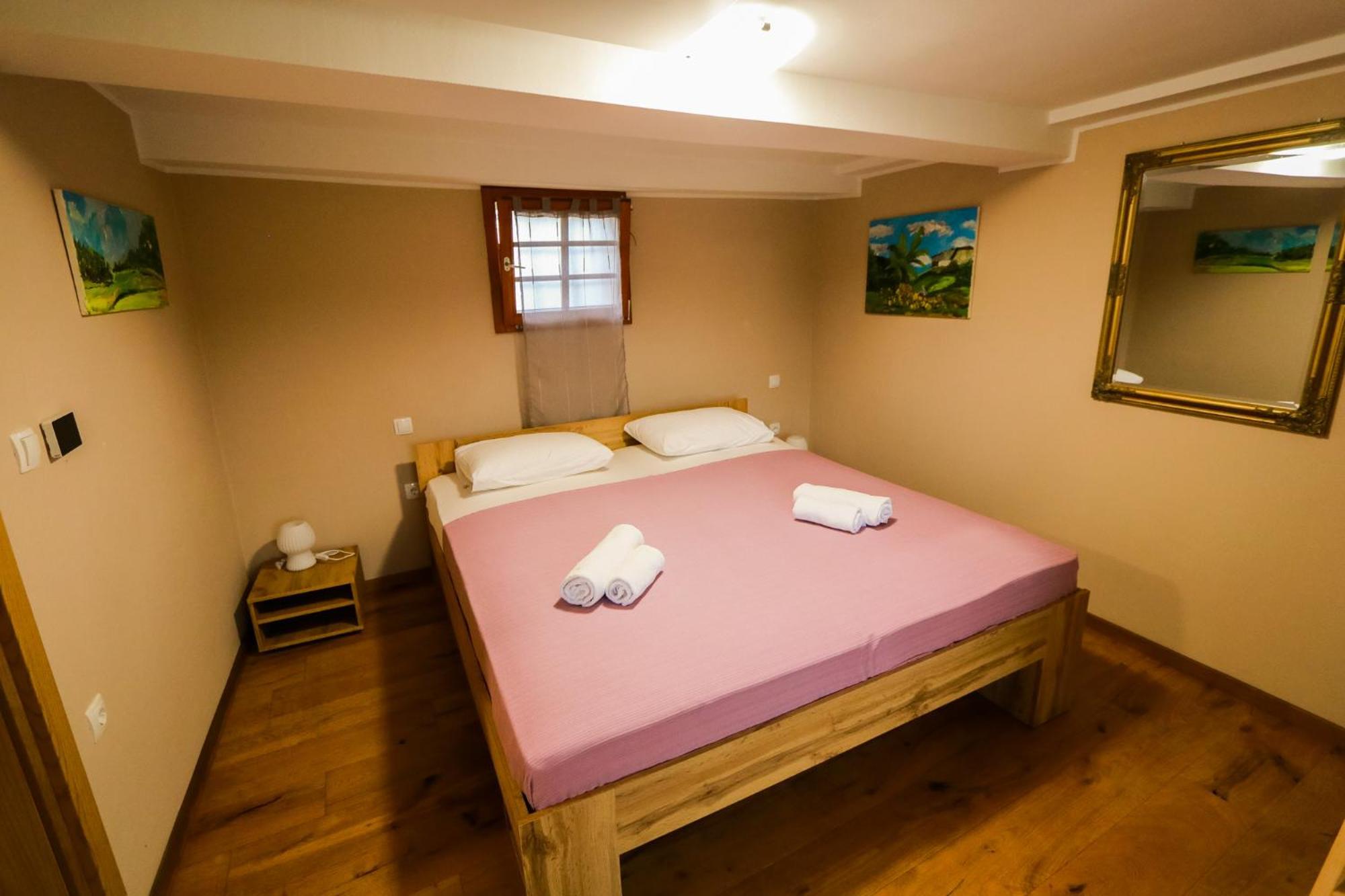 Hostel Strug Makole Luaran gambar