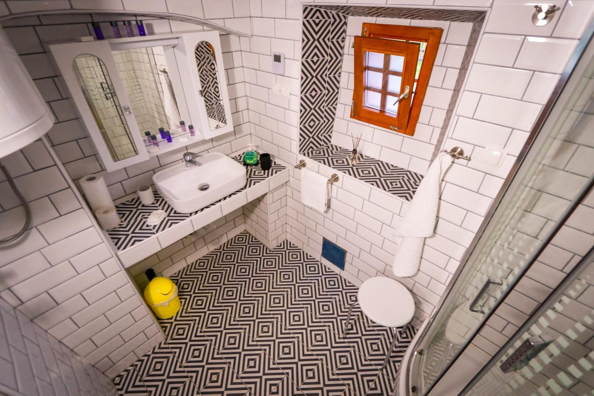 Hostel Strug Makole Luaran gambar